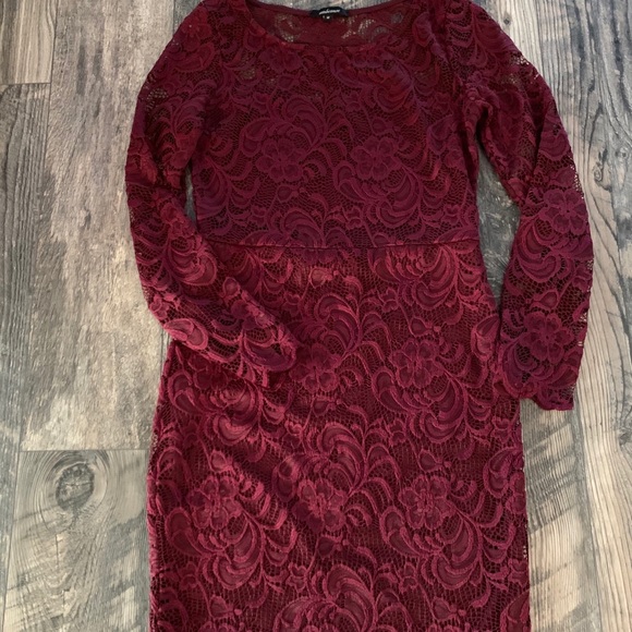 Lace dress - Picture 1 of 2